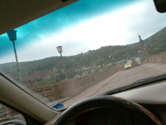 Kör bil i Bertha Benz historiska hjulspår i Tyskland.