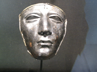 Romersk mask som hittades efter slaget i Teutoburgerskogen.